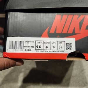 Air Jordan 1 Retro High OG ‘Hyper Royal’ 555088-402 size 10